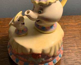 House is full of collectibles and antiques in gallery condition