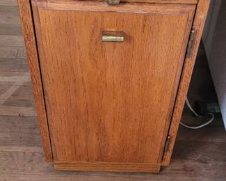 Oak side table with pull-out shelf