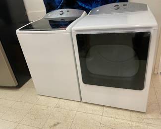 Kenmore Series 700 washer & dryer heavy duty large capacity priced as a set.