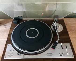 Pioneer turntable 