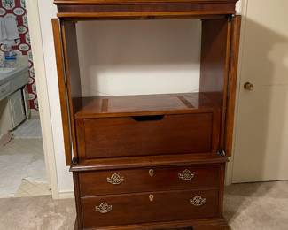Small TV cabinet/ armoire