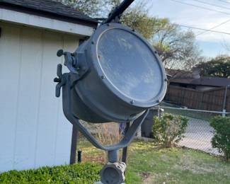 VERY RARE from World War Two - Signaling Searchlight 97203 US Navy WWII Includes light, stand, scope and scope case, and 4 extra bulbs. US Metal Products Co New York Navy Cont N0bs 20291