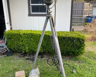 VERY RARE from World War Two - Signaling Searchlight 97203 US Navy WWII Includes light, stand, scope and scope case, and 4 extra bulbs. US Metal Products Co New York Navy Cont N0bs 20291