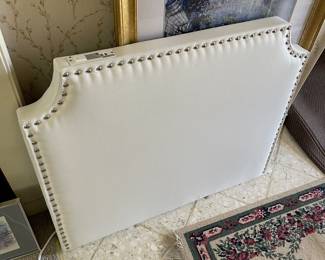 Dormify Jordyn charging studded headboard - Twin