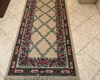 Beige, burgundy and green acanthus leaf runner