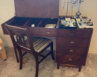Mid century modern desk. Matches triple dresser and two side tables.