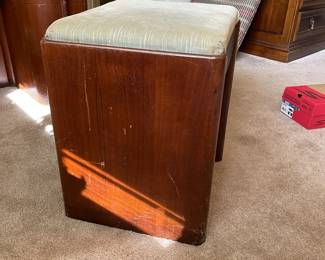 Sewing machine stool with storage