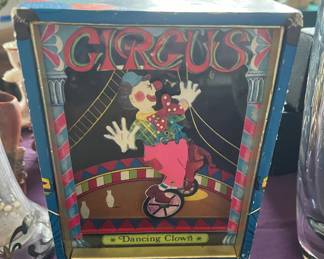 Dancing clown music box
