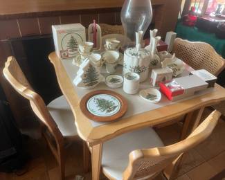 Card table with 3 folding chair - the fourth chair needs repair