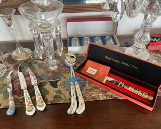 Porcelain handle serving pieces