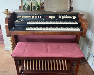 Lowrey tube organ - 1959.  Complete with storage bench and large speaker