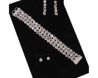 Fancy Colored Diamonds Suite
Estimate
$20,000
-
$25,000