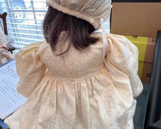 $400 - Excellent Condition                                                
Lin (1991) by Groessle-Schmidt                                                      *Original Box Included  