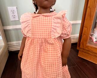 $150 - Excellent Condition                                                      Sanga (Black Girl from Tennessee) by Annette Himstedt (1992)                                                                                                    *Original Box Included