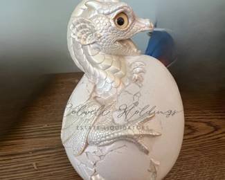 $100                                                                                           Windstone Editions: Hatching Empress Dragon - Egg White
