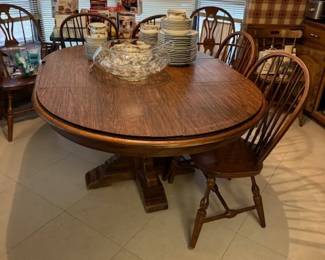 Kitchen table and 6 chairs, with pads and leaf