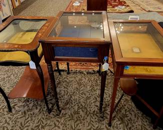 Vitrines in various sizes 