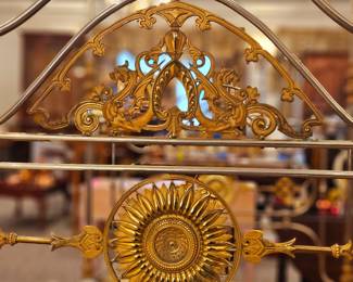 The Kings bed features a soleil flower.  Imagine!