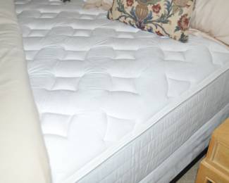 Beautiful Queen Kingsdown "Sleep to Live" Mattress and Box Spring Available