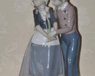 Rare Lladro "Dutch Couple" 