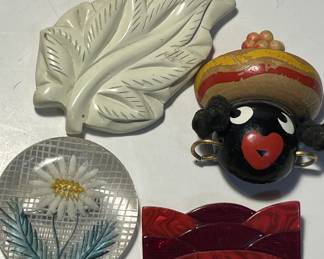 Vintage 1940’s pin lot -Lucite, wood, bakelite