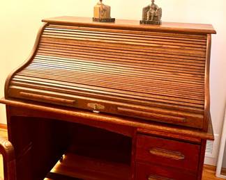 Vtg. Roll top desk - closed view 