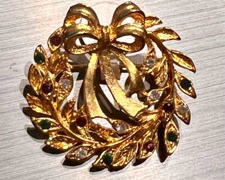 Vtg. Eisenberg Ice rhinestone Christmas  wreath pin