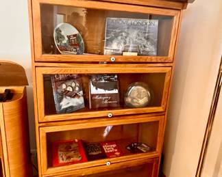 Vtg. 1pc - 4 shelves  Barrister bookcase 