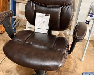 Ariel office chair 