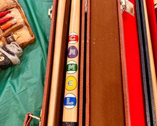 Camel pool stick w/case 