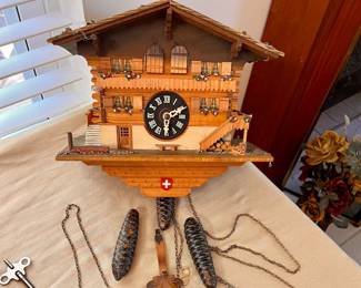 Vtg. Black Forest clock -An der Schonen blauen Donau Wein, Welb und Gesang 