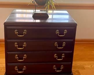 Ethen Allen small side table w/4 drawers  