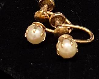 30%off -  12k g.f. and pearl earrings 