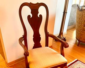 Dining room table w/8 chairs and 2 leaves - there is a  glass top that fits all sizes 