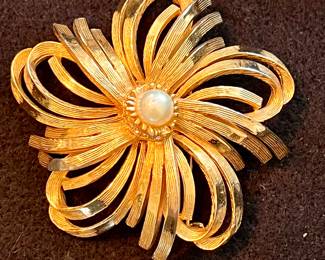 1950's Hattie Carnegie pin