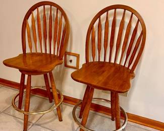 2 Bar swivel chairs 