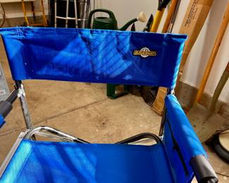 2 Guidesman folding chairs w/side tray