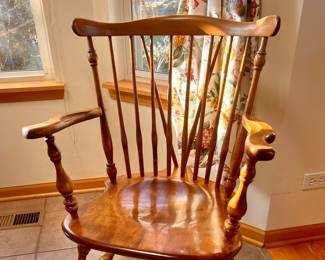 Kitchen table with one leaf and 4 Windsor chairs with arms