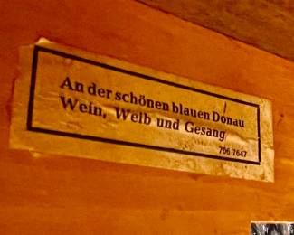 Vtg. Black Forest clock -An der Schonen blauen Donau Wein, Welb und Gesang 