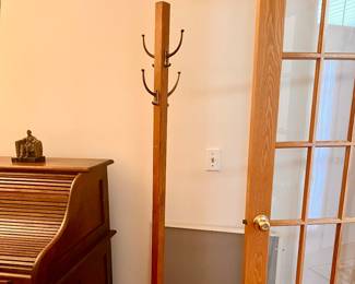 Oak floor standing coat rack 