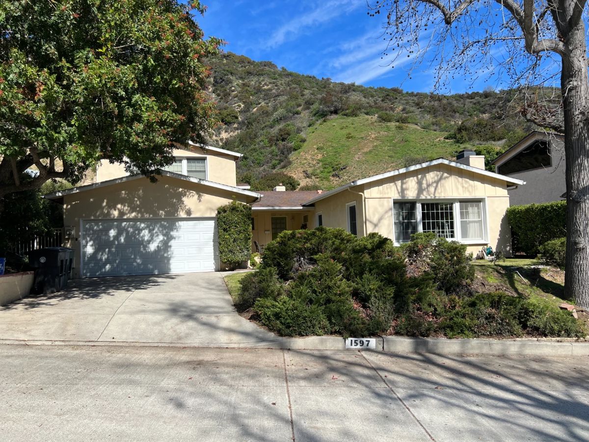 This is the front of the sale location, so you know what to look for.