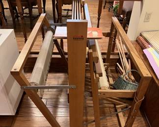 This is the Nilus/Leclerc weaving loom.