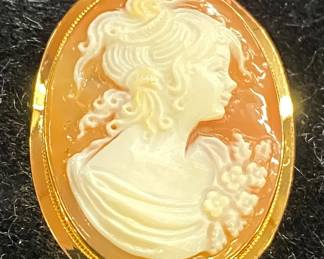 18K Gold Cameo
