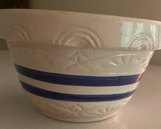 Small Roseville Pottery Mixing Bowl