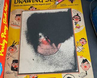 Magnetic Drawing Set