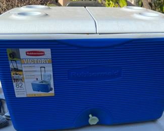 Rubbermaid Cooler