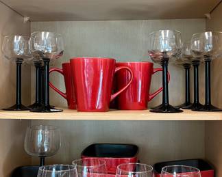 Home Trends Red and Black Dinnerware 30 pcs, Black Stemmed Wine Glasses