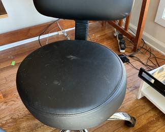 Swivel desk chair