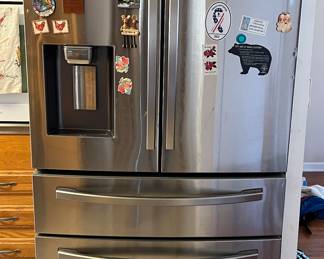 Samsung refrigerator/freezer with ice/water dispenser