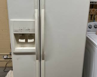Whirlpool side-by-side fridge/freezer with ice/water dispenser